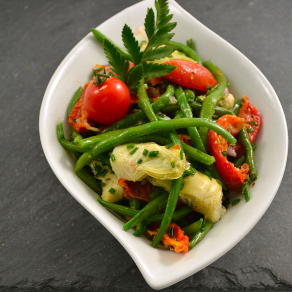 Salade haricots verts, tomates confites et artichauts confits
